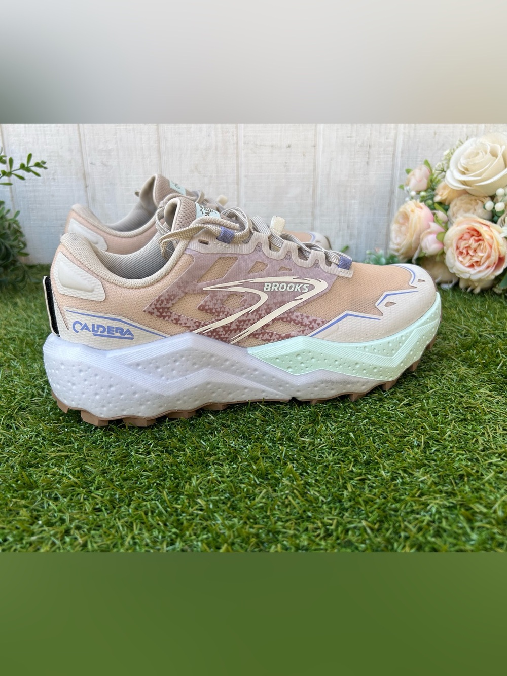 Brooks Caldera 7 Women Trail Shoe Beige Mint Brown COLOR Chateau Grey/White Sz 9 - Picture 6 of 16